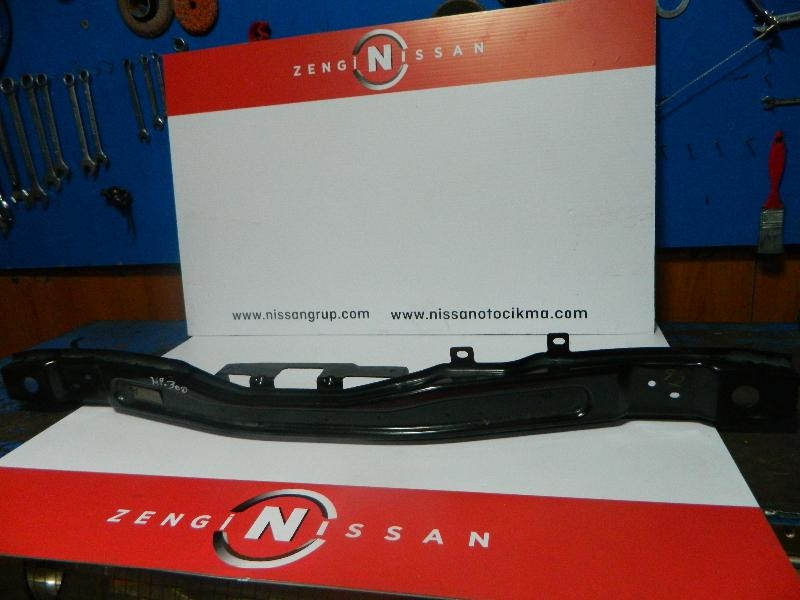 Nissan Navara 2014-2018 Ön Tampon Üst Demiri Çıkma Yedek