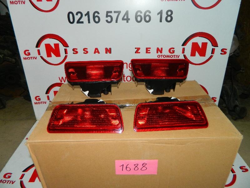 Nissan X-Trail T31-2010-2013 Arka Sis Kırmızı Orjinal